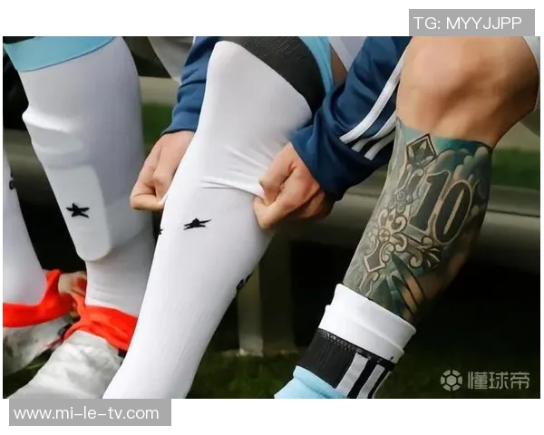 没有纹身的足球如何在赛场上展现独特魅力与个性化风格