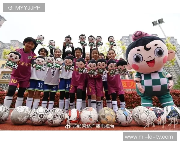 足球场上的优雅瞬间美女与足球的完美结合展现运动之美与魅力 足球场上的优雅瞬间美女与足球的完美结合展现运动之美与魅力